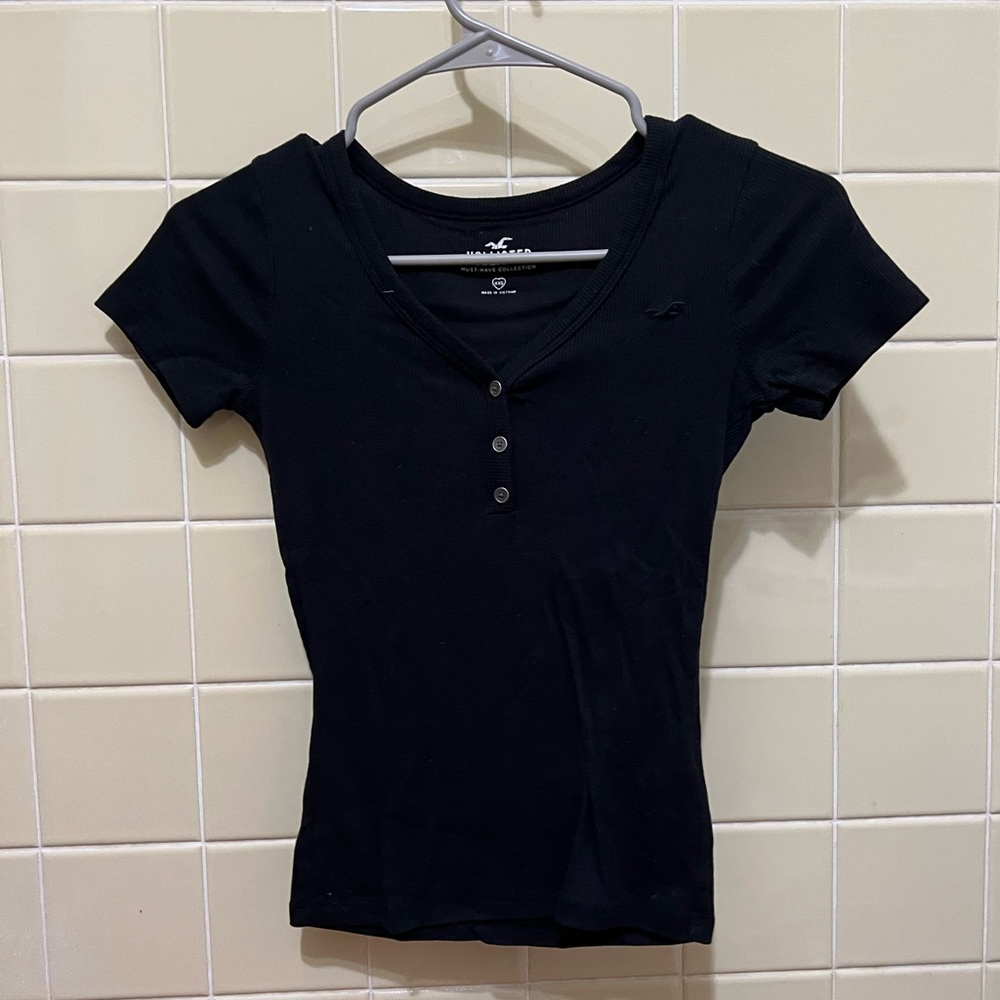 black hollister top